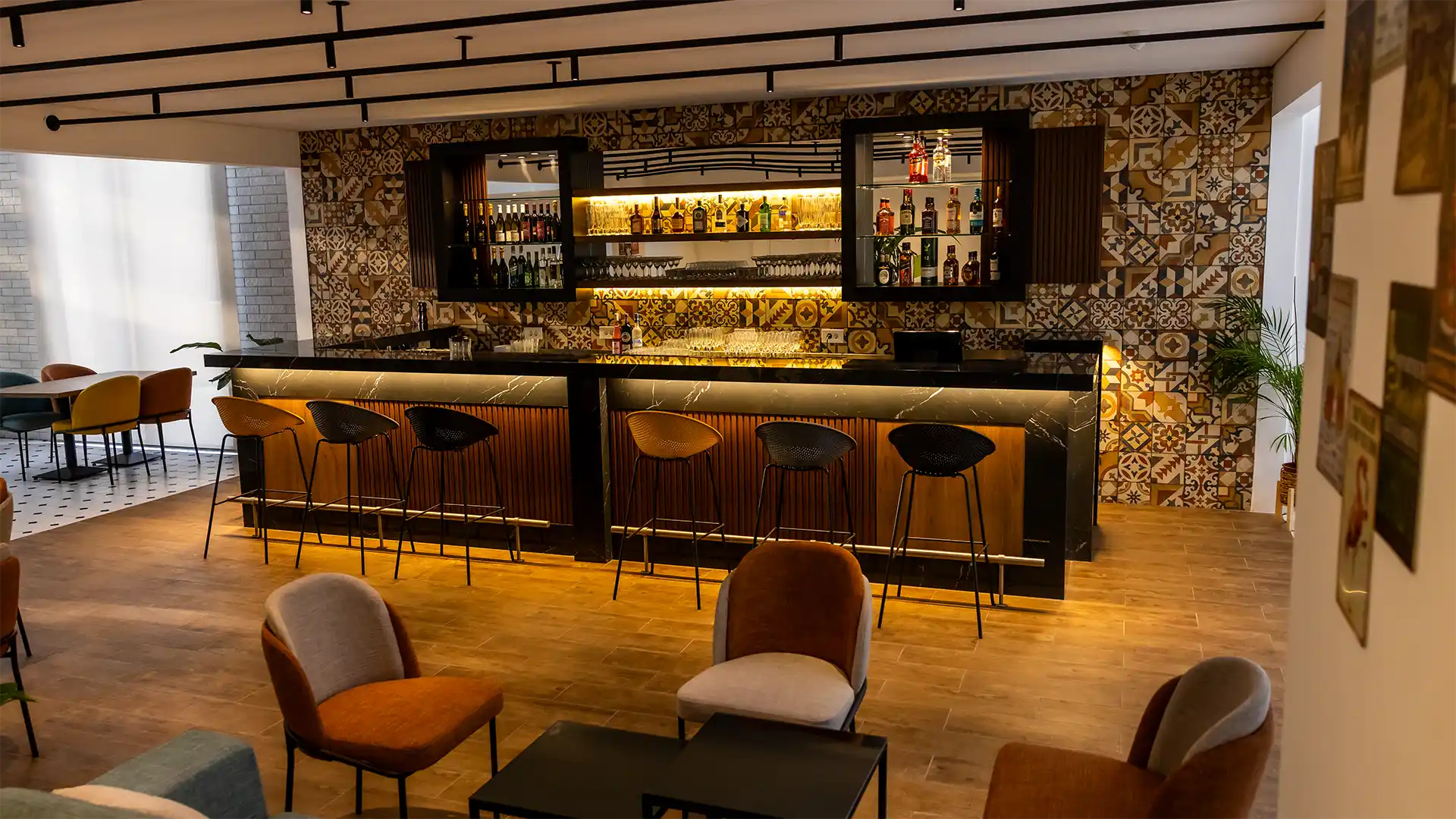 Le Grove Hotel bar